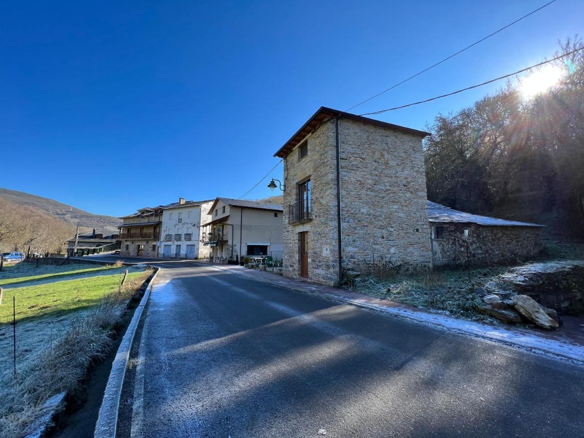 Casa rural LA TORRE recién rehabilitada. Las Herrerías Esterno foto