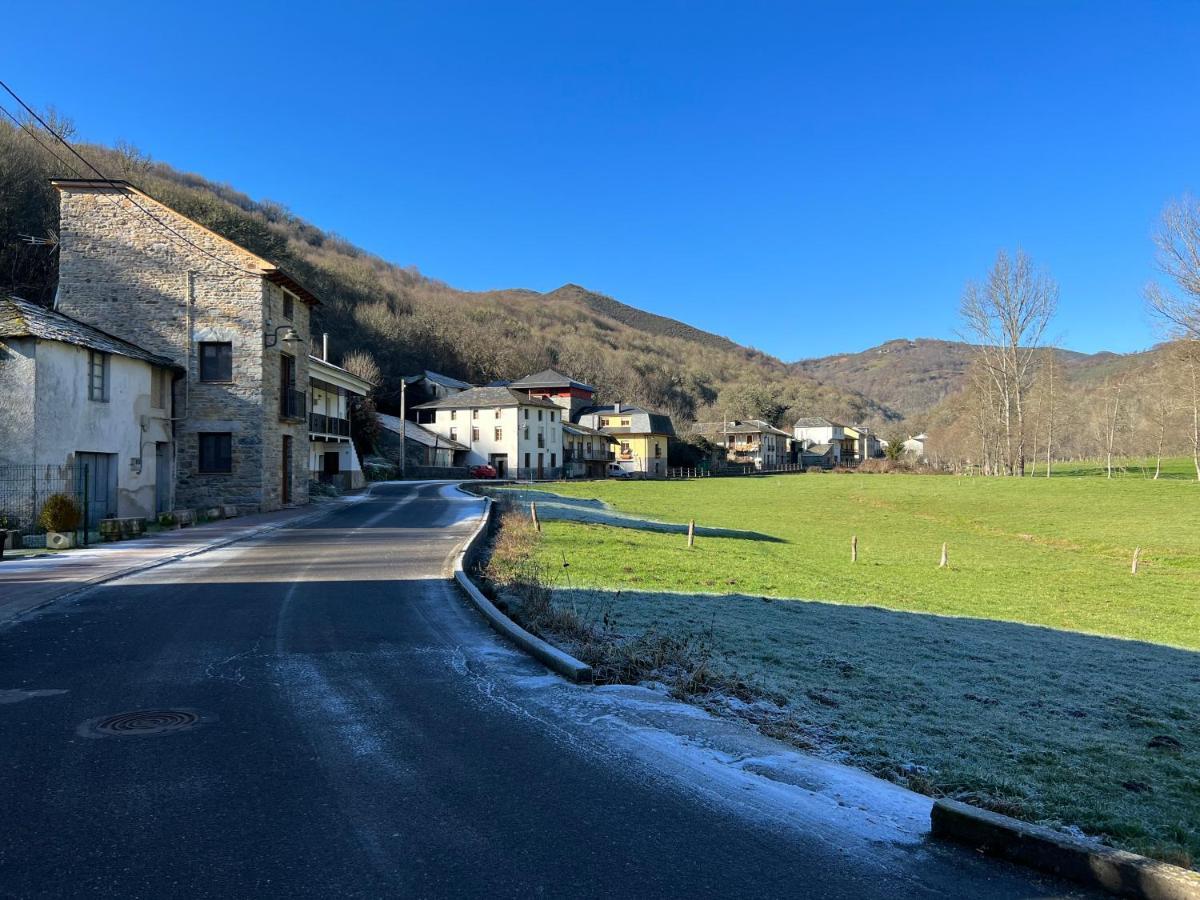 Casa rural LA TORRE recién rehabilitada. Las Herrerías Esterno foto